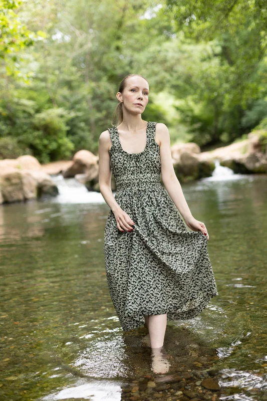 Today’s Deal Silversaga Patterns Sleeveless Eleonora Dress